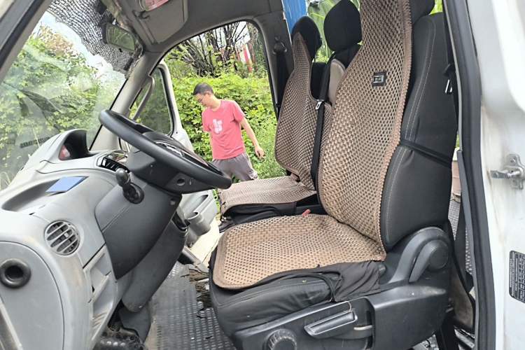 Used SAIC MAXUS Xintu V80 2018 2.5T 6-Speed Manual Aotuntong Facelifted Long Wheelbase Mid-Height 7-Seater Left Front Seat