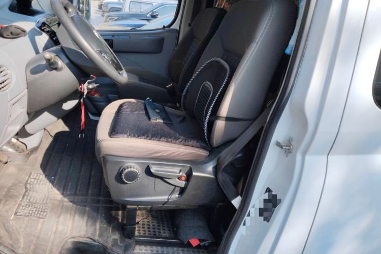 Used SAIC MAXUS Xintu V80 2018 2.5T 6-Speed Manual Aowentong Long-Wheelbase Mid-Roof 7/10-Seater Left Front Seat