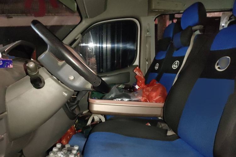 Used SAIC MAXUS Xintu V80 2018 2.5T 6-Speed Manual Aoyuntong Short Wheelbase Mid-Height 5-6 Seater Left Front Seat