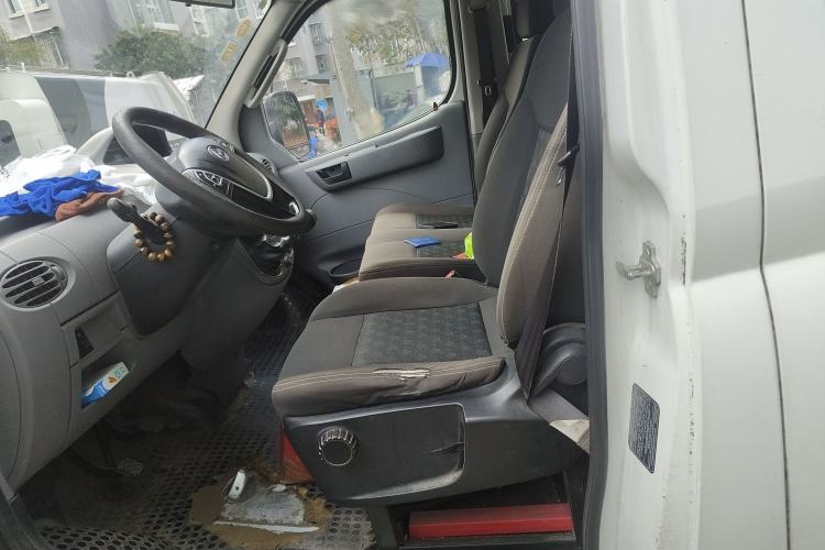 Used SAIC MAXUS Xintu V80 2018 2.5T 6-Speed Manual Aoyuntong Short Wheelbase Mid-Height 5-6 Seater Left Front Seat