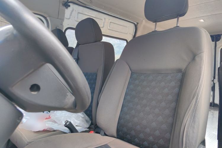 Used SAIC MAXUS Xintu V80 2018 2.5T 6-Speed Manual Aowentong Long-Wheelbase Mid-Roof 7/10-Seater Left Front Seat