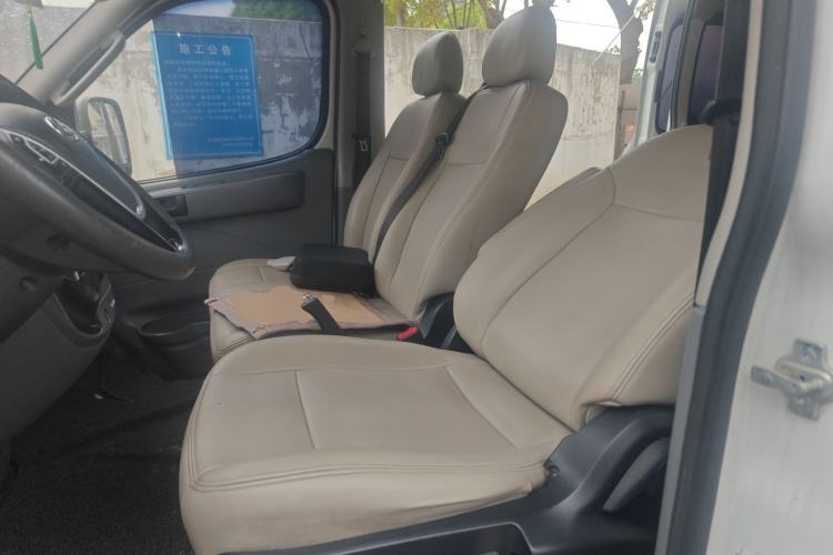 Used SAIC MAXUS Xintu V80 2018 2.5T 6-Speed Manual Commercial Long Wheelbase Mid-Height 9-Seater Left Front Seat