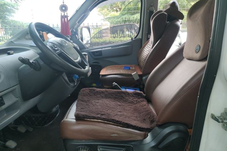 Used SAIC MAXUS Xintu V80 2018 2.5T 6-Speed Manual Aowentong Long-Wheelbase Mid-Roof 7/10-Seater Left Front Seat