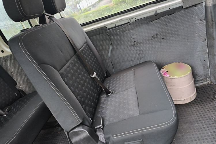 Used SAIC MAXUS Xintu V80 2018 2.5T 6-Speed Manual Aotuntong Facelifted Long Wheelbase Mid-Height 7-Seater Left Rear Seat