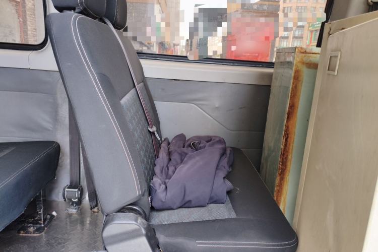Used SAIC MAXUS Xintu V80 2018 2.5T 6-Speed Manual Aotuntong Facelifted Long Wheelbase Mid-Height 7-Seater Left Rear Seat