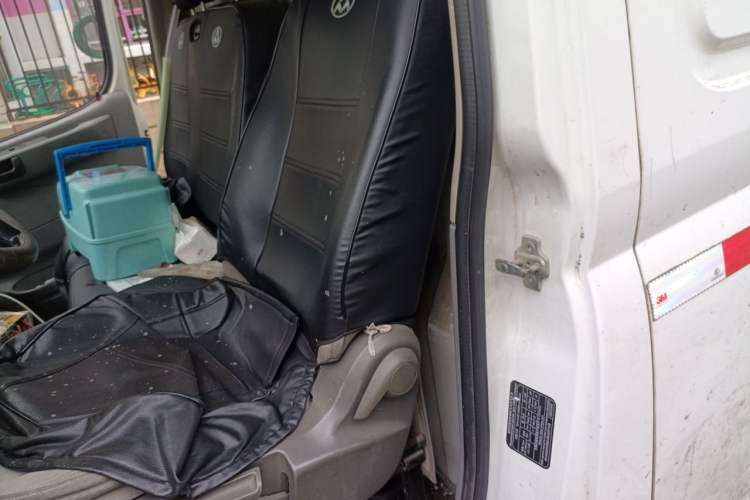 Used SAIC MAXUS Xintu V80 2018 2.5T 6-speed manual van long-wheelbase mid-roof 2-3 seats Left Rear Seat