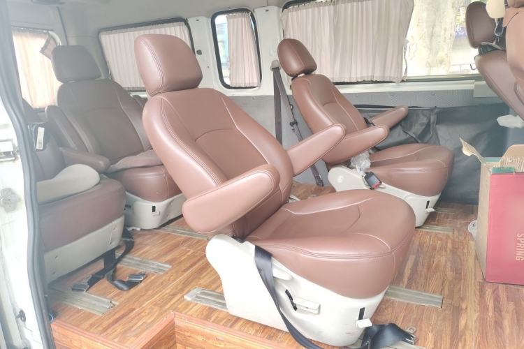 Used SAIC MAXUS Xintu V80 2018 2.5T 6-Speed Manual Aowentong Long-Wheelbase Mid-Roof 7/10-Seater Left Rear Seat