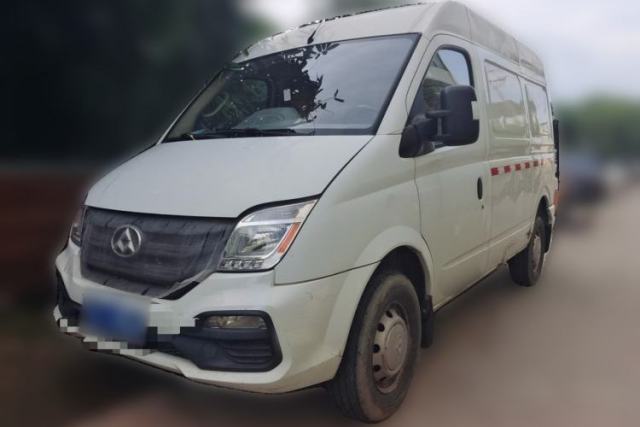 Used SAIC MAXUS Xintu V80 2018 2.5T 6-speed manual van short wheelbase mid-height roof with 2/3 seats