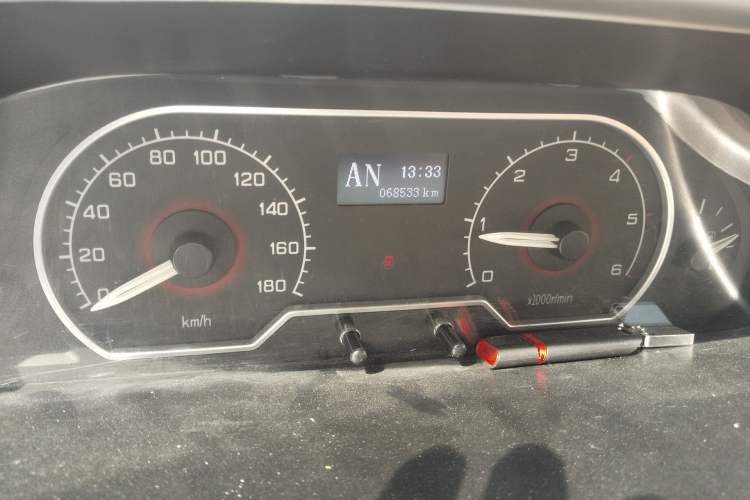 Used SAIC MAXUS Xintu V80  Odometer Close Up