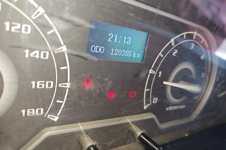 Used SAIC MAXUS Xintu V80  Odometer Close Up
