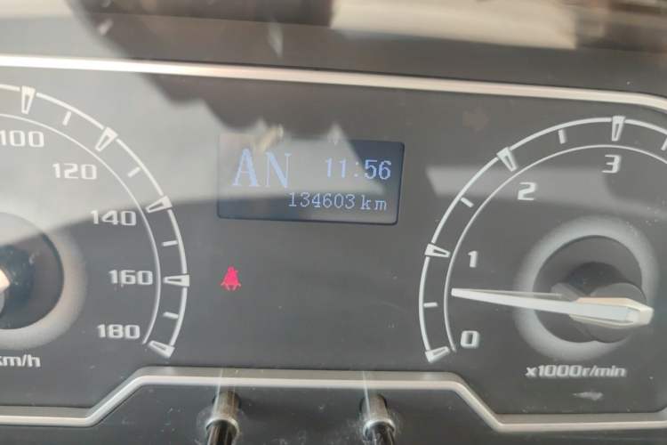 Used SAIC MAXUS Xintu V80  Odometer Close Up