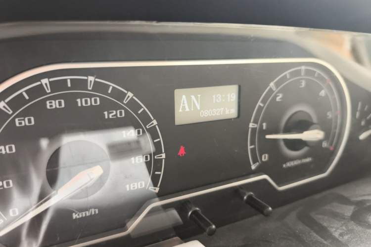 Used SAIC MAXUS Xintu V80  Odometer Close Up