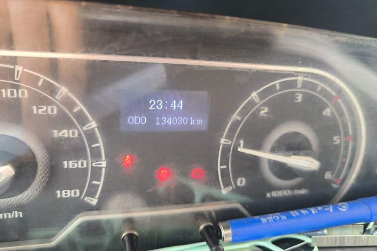 Used SAIC MAXUS Xintu V80  Odometer Close Up