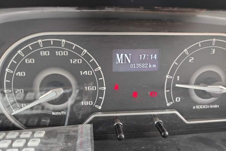 Used SAIC MAXUS Xintu V80  Odometer Close Up