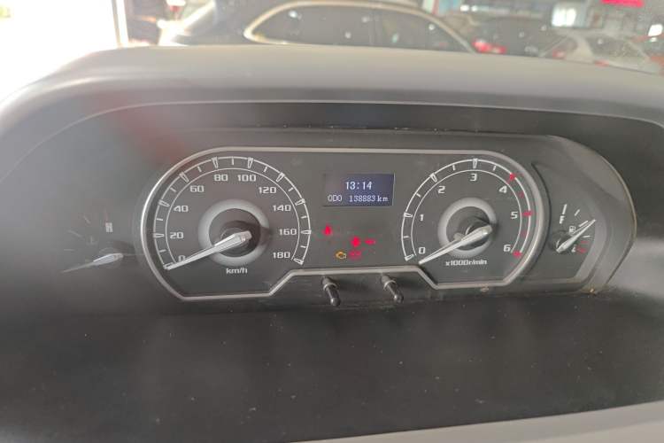 Used SAIC MAXUS Xintu V80 2018 2.5T 6-Speed Manual Aoyuntong Short Wheelbase Mid-Height 5-6 Seater Odometer Close Up