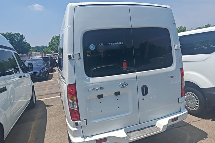 Used SAIC MAXUS Xintu V80 2018 2.5T 6-Speed Manual Aoyuntong Short Wheelbase Mid-Height 5-6 Seater Rear