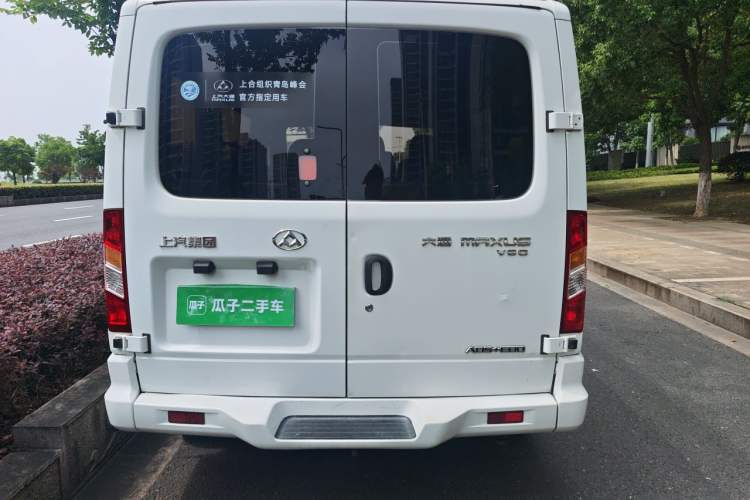 Used SAIC MAXUS Xintu V80 2018 2.5T 6-speed manual Aoyuntong short-wheelbase ultra-low roof 5- or 6-seat model Rear