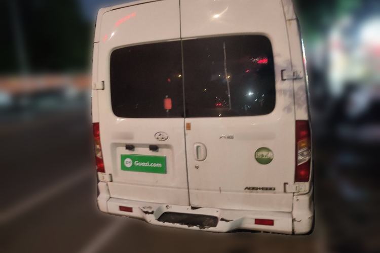 Used SAIC MAXUS Xintu V80 2018 2.5T 6-Speed Manual Aoyuntong Short Wheelbase Mid-Height 5-6 Seater Rear