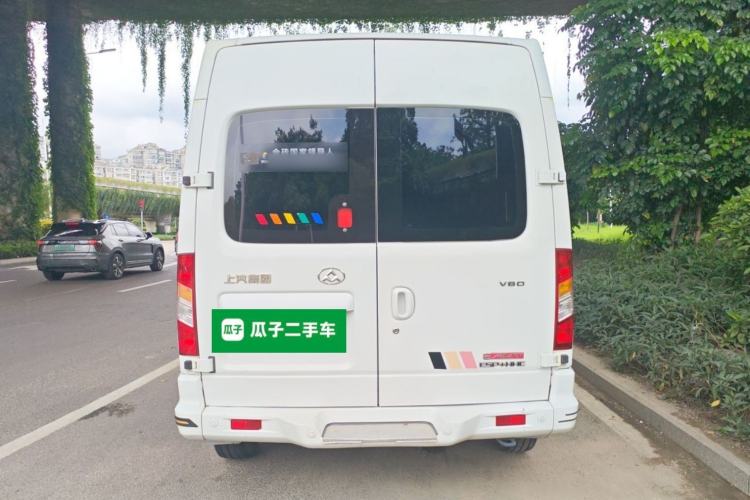 Used SAIC MAXUS Xintu V80 2018 2.5T AMT Aoyuntong Short Wheelbase Mid-Roof 5-6 Seater Rear