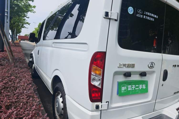 Used SAIC MAXUS Xintu V80 2018 2.5T 6-speed manual Aoyuntong short-wheelbase ultra-low roof 5- or 6-seat model Rear Left 45 Deg