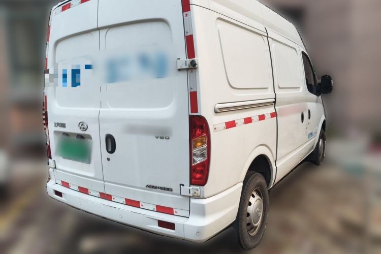 Used SAIC MAXUS Xintu V80 2018 2.5T 6-speed manual van short wheelbase mid-height roof with 2/3 seats Rear Right 45 Deg