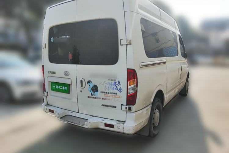Used SAIC MAXUS Xintu V80 2018 2.5T 6-speed manual van short wheelbase mid-height roof with 2/3 seats Rear Right 45 Deg