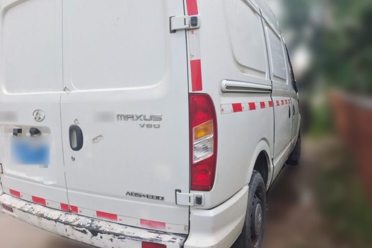 Used SAIC MAXUS Xintu V80 2018 2.5T 6-speed manual van short wheelbase mid-height roof with 2/3 seats Rear Right 45 Deg