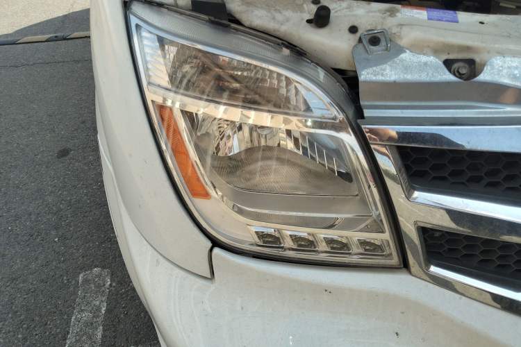 Used SAIC MAXUS Xintu V80  Right Front Headlight