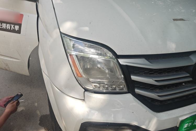 Used SAIC MAXUS Xintu V80 2018 2.5T 6-Speed Manual Aowentong Long-Wheelbase Mid-Roof 7/10-Seater Right Front Headlight