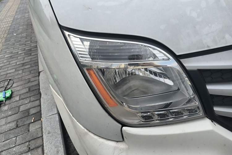Used SAIC MAXUS Xintu V80 2018 2.5T 6-Speed Manual Aotuntong Facelifted Long Wheelbase Mid-Height 7-Seater Right Front Headlight