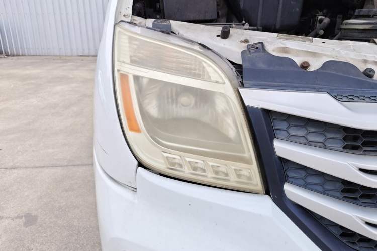 Used SAIC MAXUS Xintu V80 2018 2.5T 6-Speed Manual Elite Edition Short Wheelbase Mid-Height 5-6 Seater Right Front Headlight