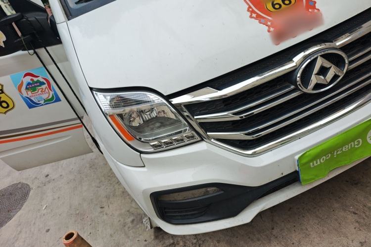 Used SAIC MAXUS Xintu V80 2018 2.5T AMT Aoyuntong Short Wheelbase Mid-Roof 5-6 Seater Right Front Headlight
