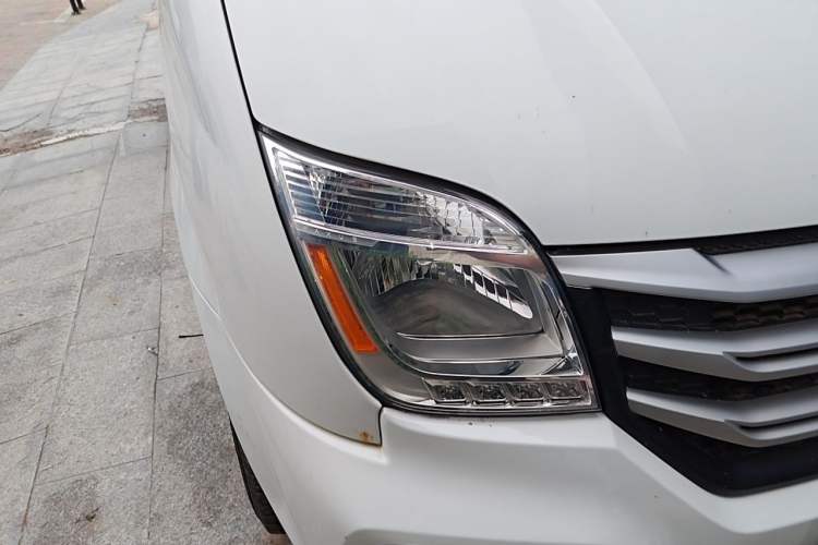 Used SAIC MAXUS Xintu V80  Right Front Headlight