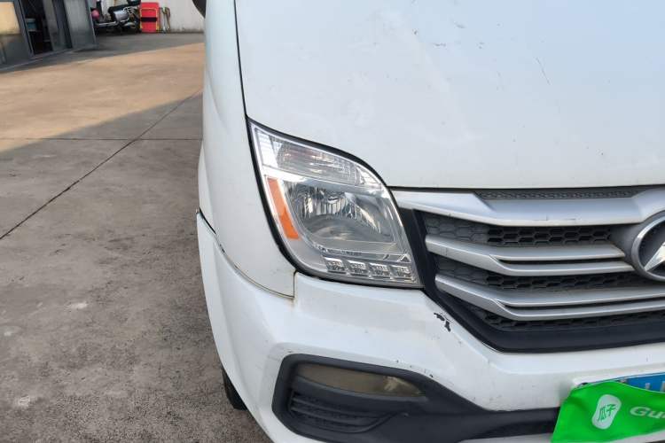 Used SAIC MAXUS Xintu V80 2018 2.5T 6-Speed Manual Aotuntong Facelifted Short-Wheelbase Ultra-Low Roof 5-6 Seater Right Front Headlight