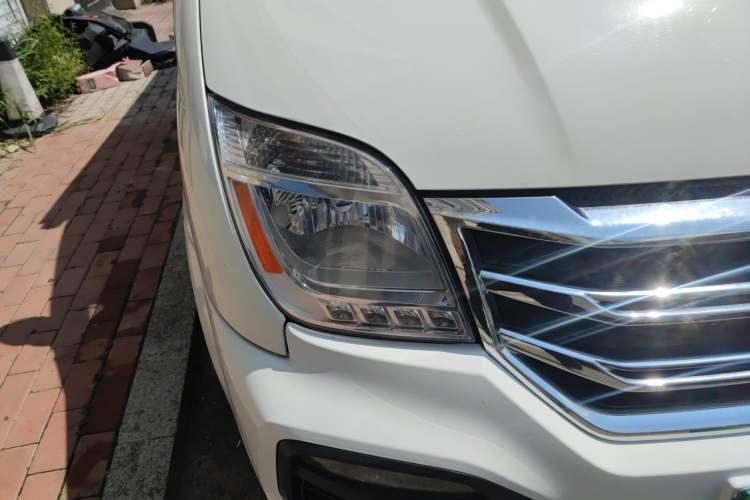 Used SAIC MAXUS Xintu V80  Right Front Headlight
