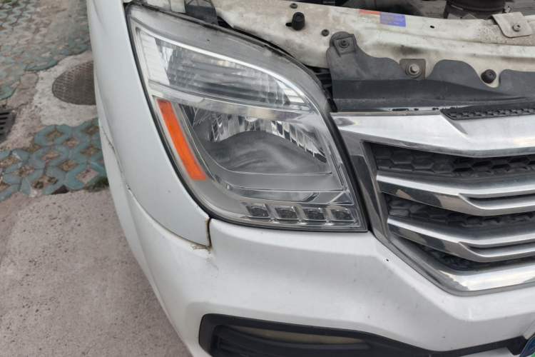 Used SAIC MAXUS Xintu V80  Right Front Headlight