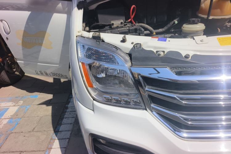 Used SAIC MAXUS Xintu V80  Right Front Headlight