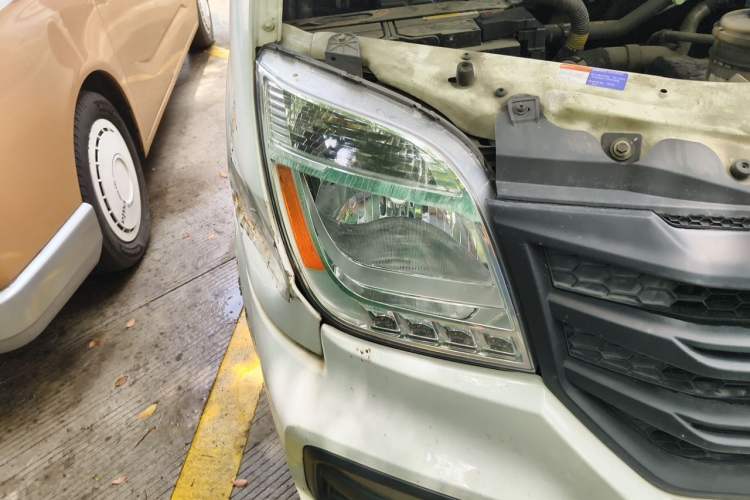 Used SAIC MAXUS Xintu V80  Right Front Headlight