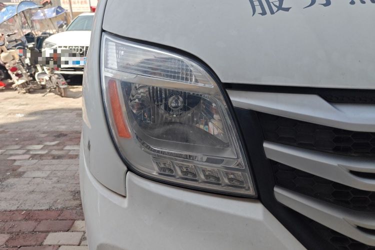 Used SAIC MAXUS Xintu V80  Right Front Headlight