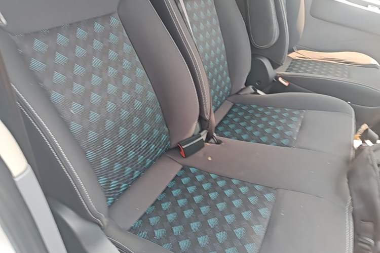 Used SAIC MAXUS Xintu V80 2018 2.5T 6-Speed Manual Aoyuntong Short Wheelbase Mid-Height 5-6 Seater Right Front Seat
