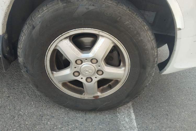 Used SAIC MAXUS Xintu V80  Right Front Wheel Hub