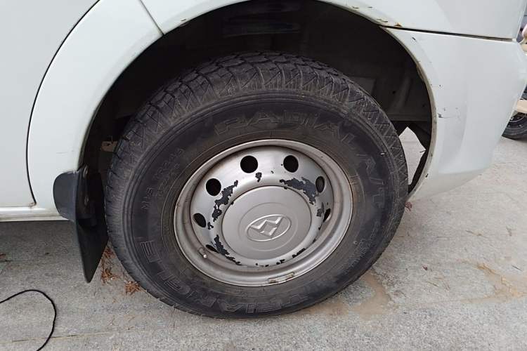 Used SAIC MAXUS Xintu V80  Right Front Wheel Hub