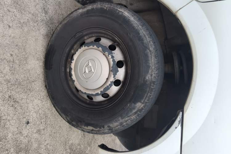 Used SAIC MAXUS Xintu V80 2018 2.5T 6-Speed Manual Aotuntong Facelifted Short-Wheelbase Ultra-Low Roof 5-6 Seater Right Front Wheel Hub