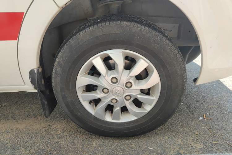 Used SAIC MAXUS Xintu V80  Right Front Wheel Hub