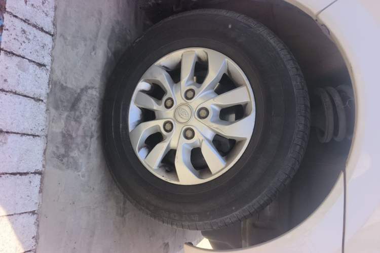 Used SAIC MAXUS Xintu V80  Right Front Wheel Hub