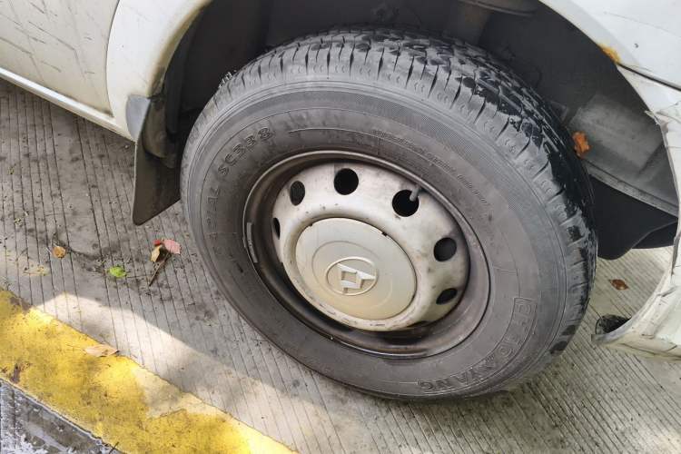 Used SAIC MAXUS Xintu V80  Right Front Wheel Hub