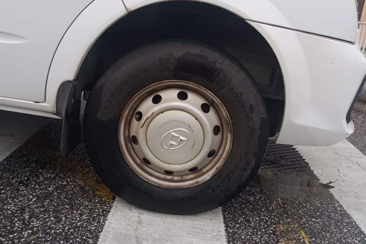 Used SAIC MAXUS Xintu V80  Right Front Wheel Hub