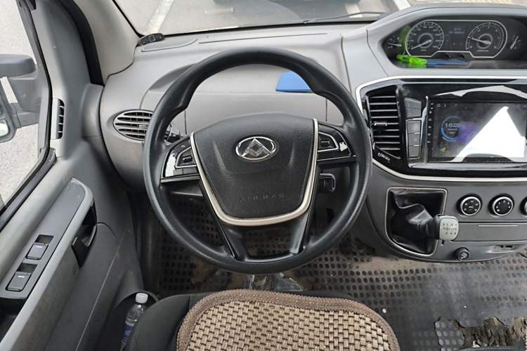 Used SAIC MAXUS Xintu V80 2018 2.5T 6-Speed Manual Aotuntong Facelifted Long Wheelbase Mid-Height 7-Seater Steering Wheel
