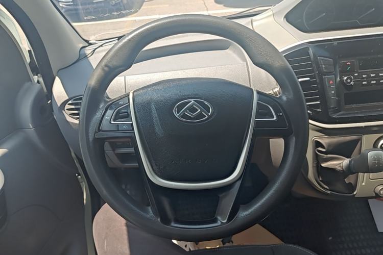 Used SAIC MAXUS Xintu V80 2018 2.5T 6-Speed Manual Aoyuntong Short Wheelbase Mid-Height 5-6 Seater Steering Wheel