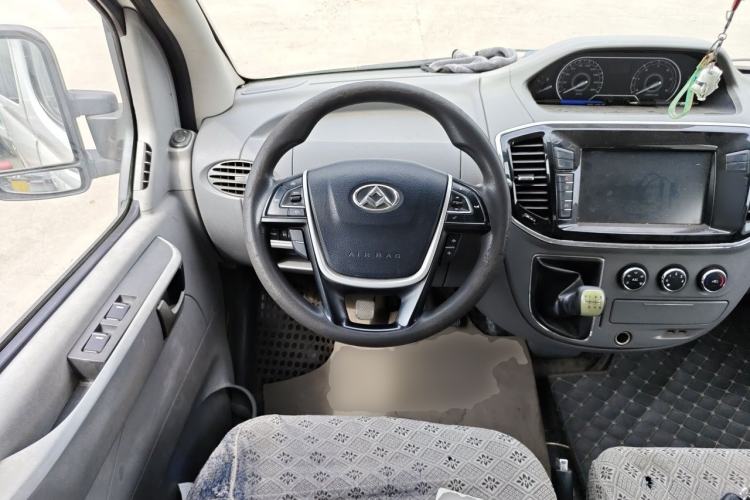 Used SAIC MAXUS Xintu V80 2018 2.5T 6-Speed Manual Elite Edition Short Wheelbase Mid-Height 5-6 Seater Steering Wheel